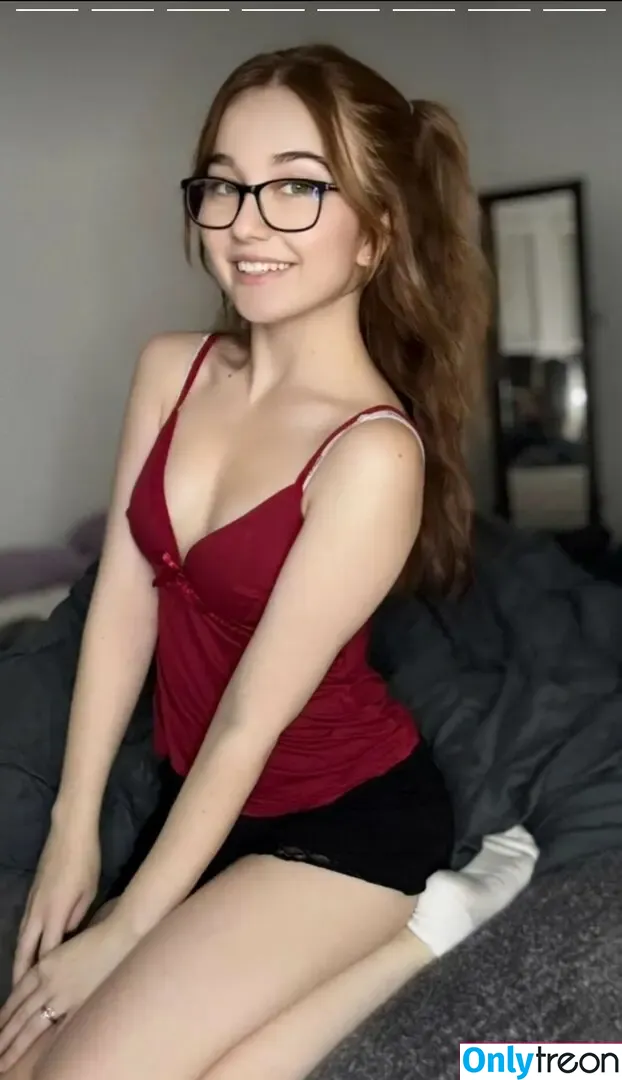 Lyssaurora nude photo #1278 (Lyssaurora)