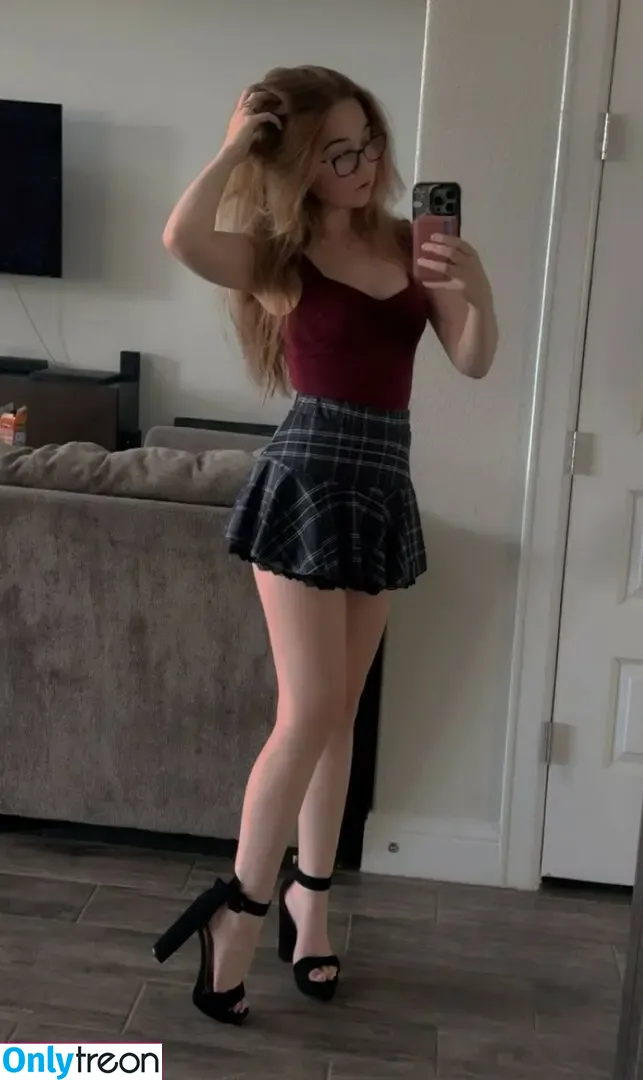Lyssaurora nude photo #1392 (Lyssaurora)