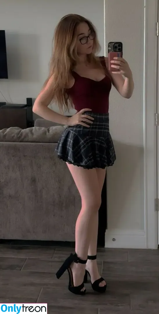 Lyssaurora nude photo #1395 (Lyssaurora)