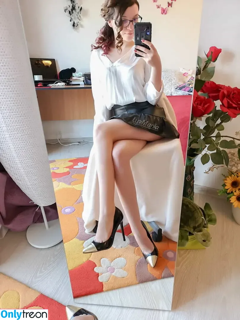 Lyzmania nude photo #0860 (lyzmania_)