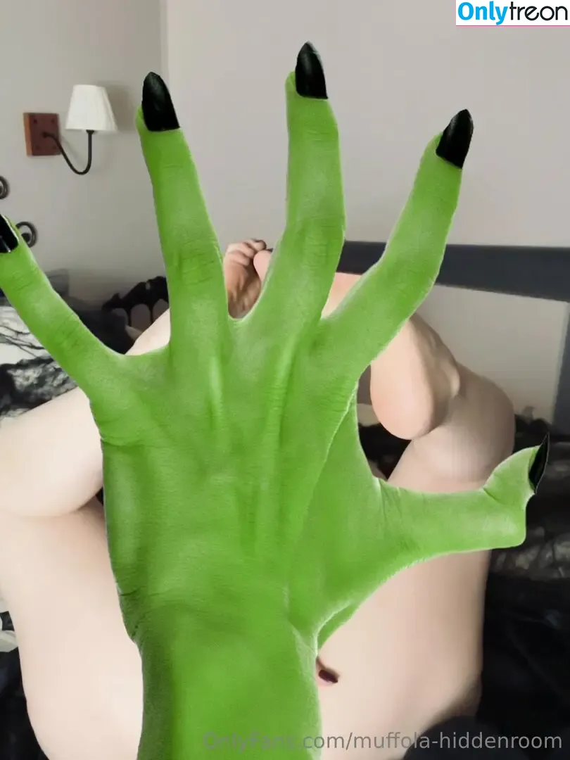 m-hiddenroom nude photo #0013 (hiddencompartment)