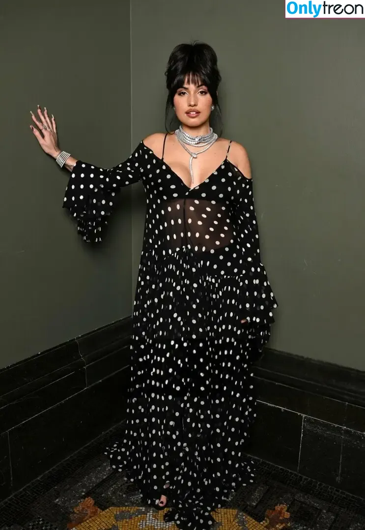 Mabel nude photo #0035 (Mabel)