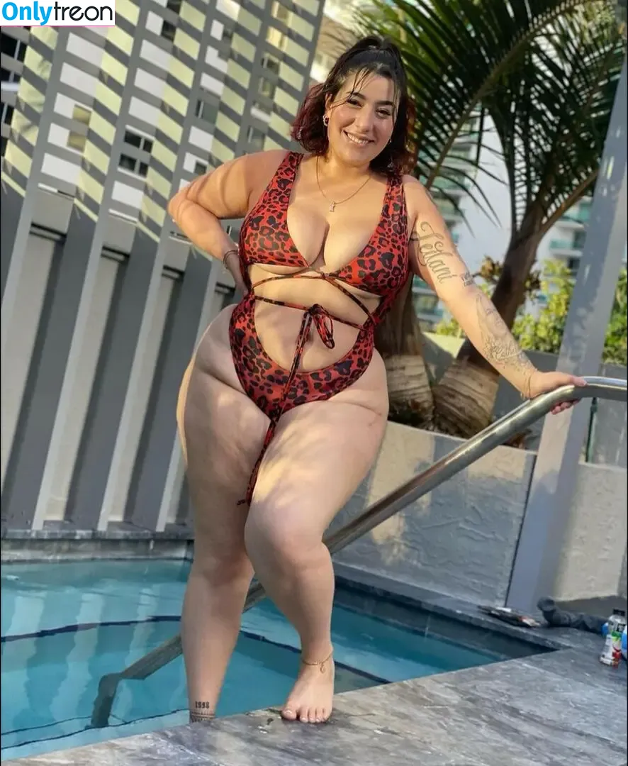 macaronimicaela nude photo #0005 (macaronimicaela)