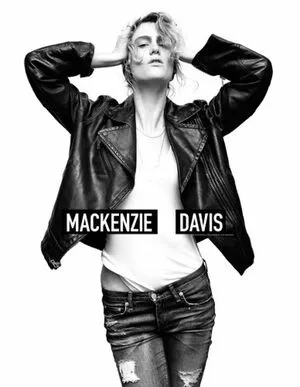 Mackenzie Davis / carolinedavis / tmackenziedavis nude photo #0018