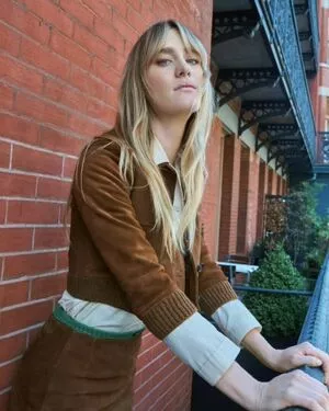 Mackenzie Davis / carolinedavis / tmackenziedavis nude photo #0104