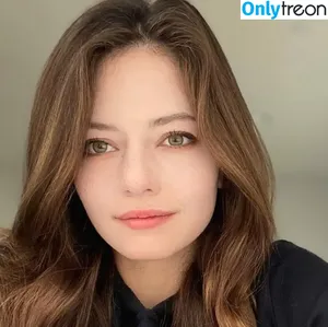 Mackenzie Foy / mackenziefoy nude photo #0075