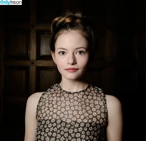 Mackenzie Foy / mackenziefoy nude photo #0087