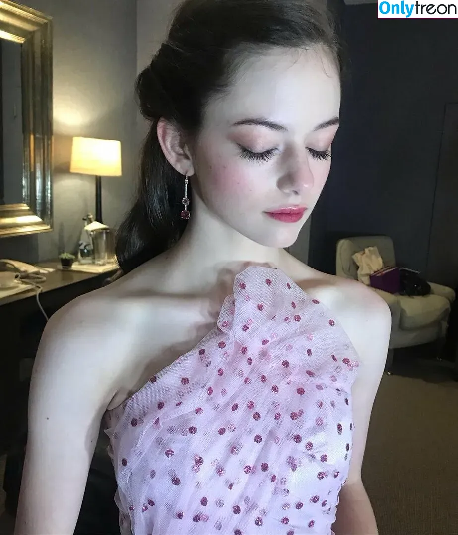 Mackenzie Foy nude photo #0009 (mackenziefoy)