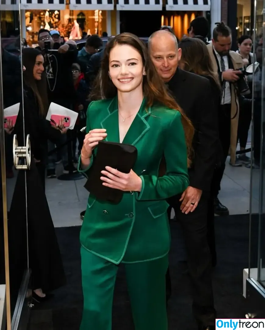 Mackenzie Foy nude photo #0064 (mackenziefoy)