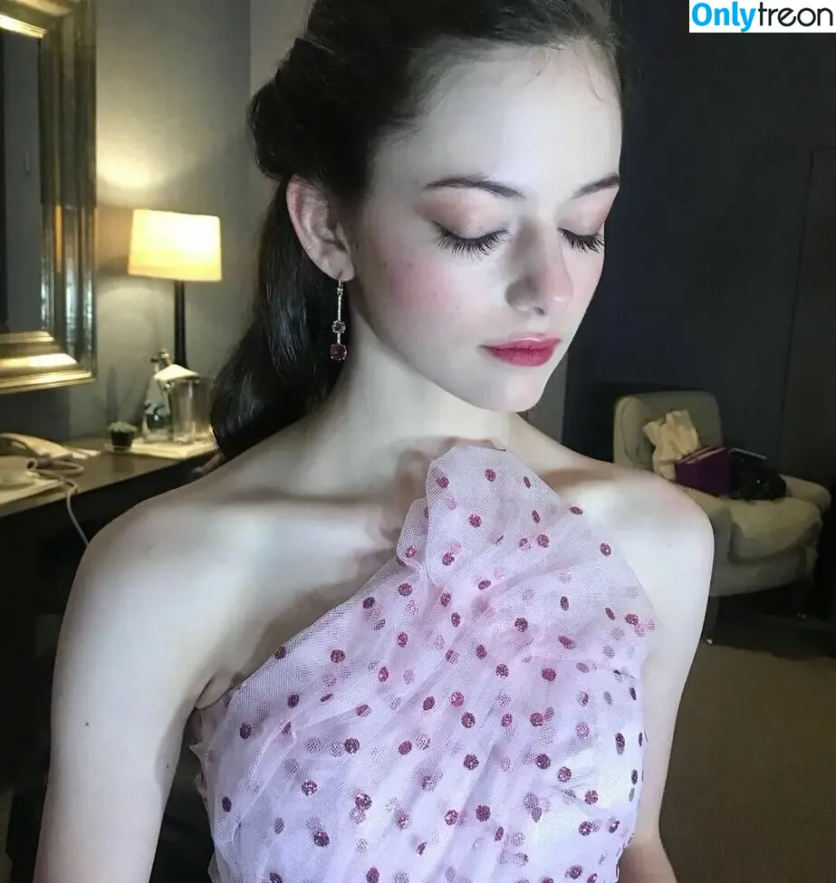 Mackenzie Foy nude photo #0070 (mackenziefoy)