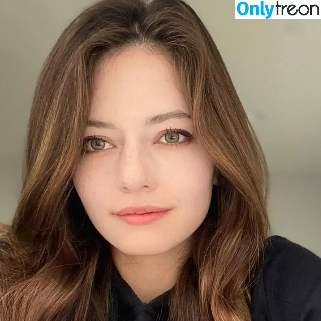 Mackenzie Foy nude photo #0075 (mackenziefoy)