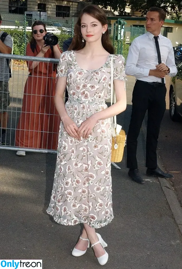 Mackenzie Foy nude photo #0080 (mackenziefoy)