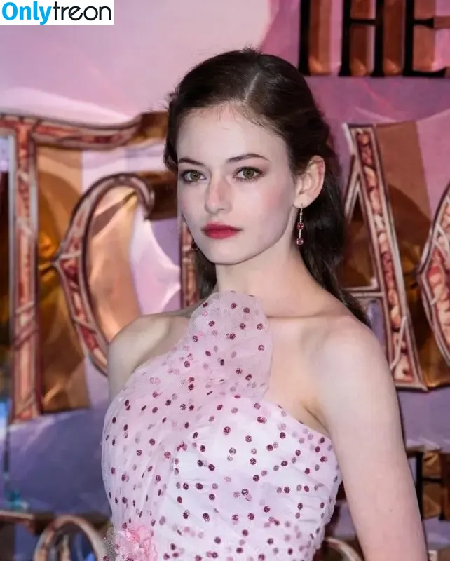 Mackenzie Foy nude photo #0086 (mackenziefoy)