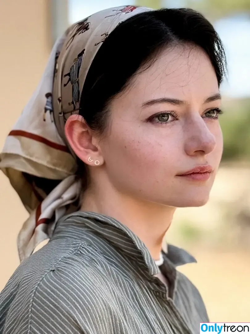 Mackenzie Foy nude photo #0088 (mackenziefoy)