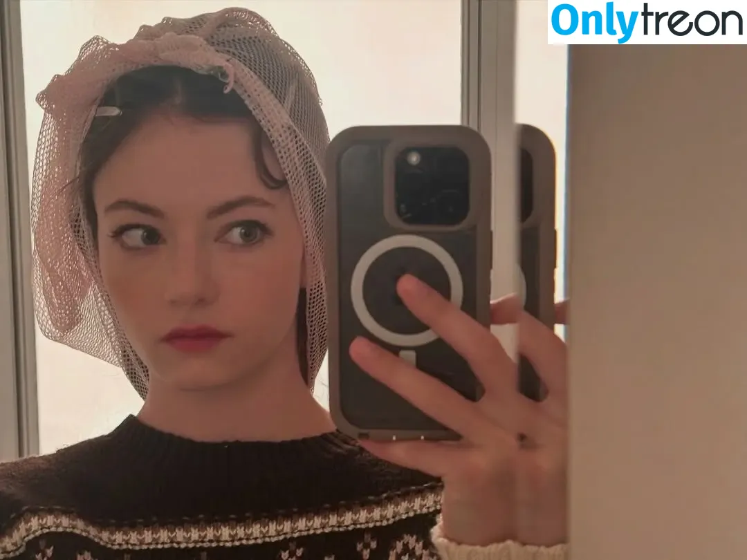 Mackenzie Foy nude photo #0089 (mackenziefoy)