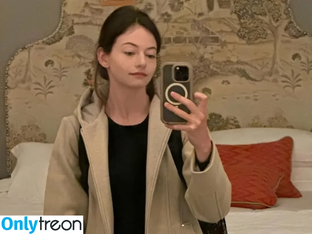 Mackenzie Foy nude photo #0091 (mackenziefoy)