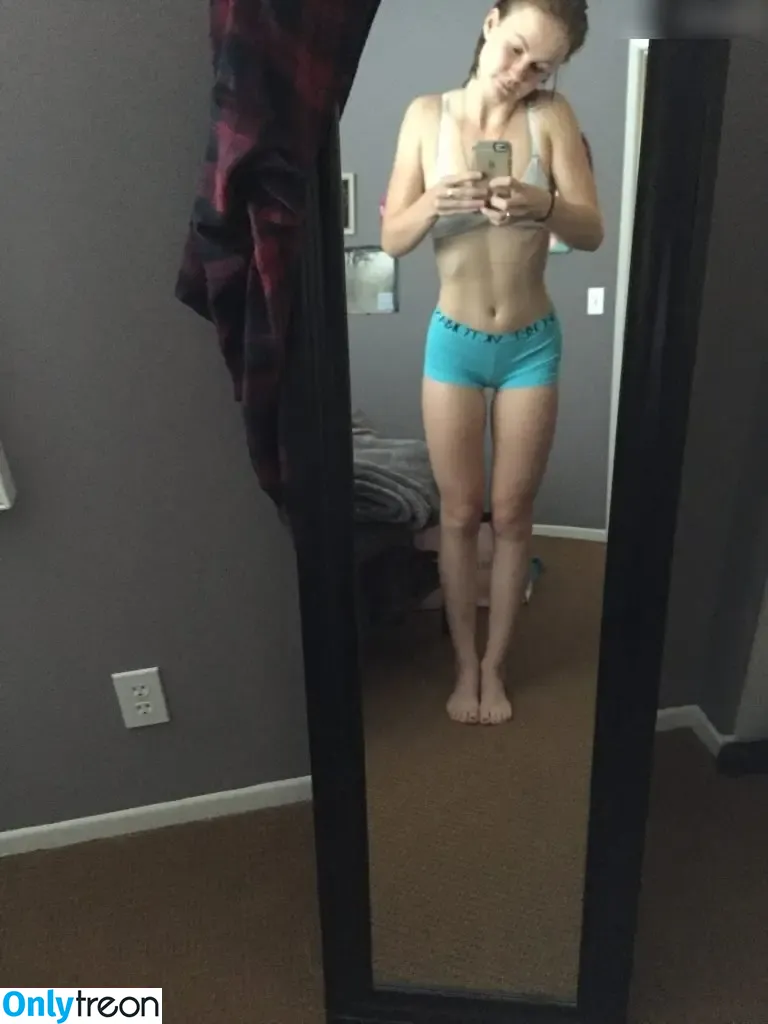 Mackenzie Lintz nude photo #0036 (mackenzickles)
