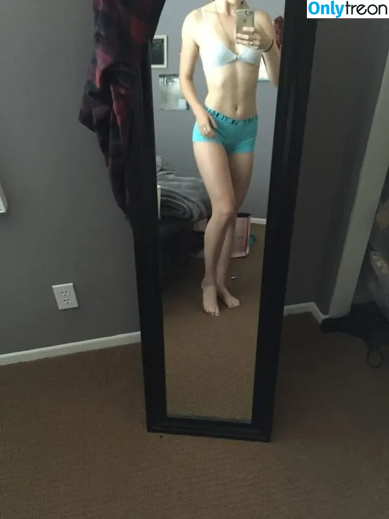Mackenzie Lintz nude photo #0037 (mackenzickles)