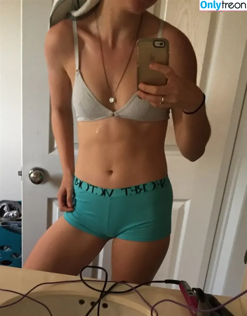 Mackenzie Lintz nude photo #0039 (mackenzickles)