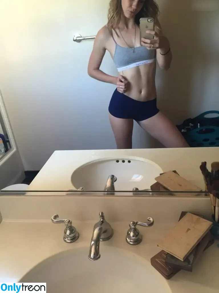 Mackenzie Lintz nude photo #0050 (mackenzickles)