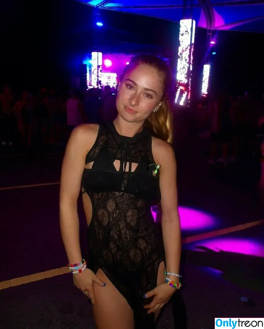 Mackenzie Meyer голая photo #0008 (mackenziemeyerrr)