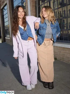 Mackenzie Ziegler / kenzie фото голая #0592