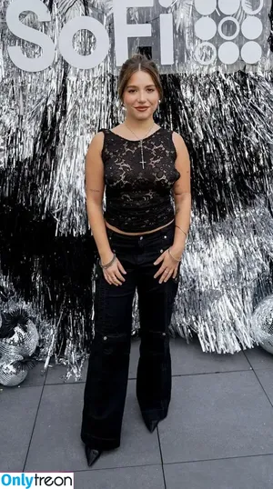 Mackenzie Ziegler / kenzie фото голая #0595