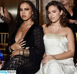 Mackenzie Ziegler / kenzie фото голая #0602