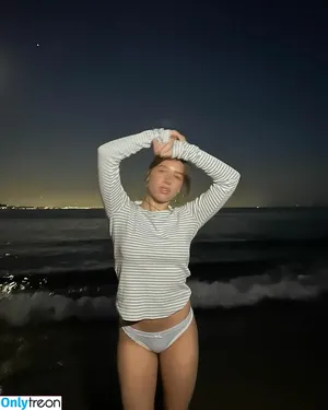 Mackenzie Ziegler / kenzie фото голая #0735