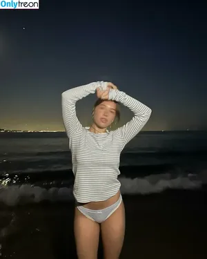 Mackenzie Ziegler / kenzie фото голая #0740