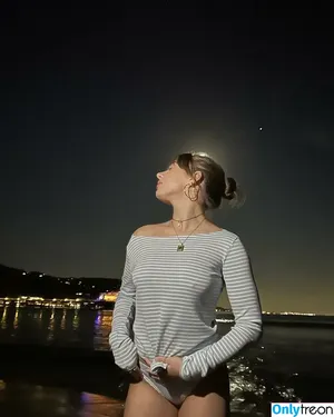 Mackenzie Ziegler / kenzie фото голая #0741