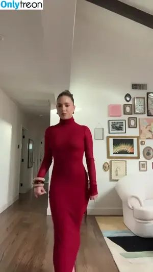 Mackenzie Ziegler / kenzie фото голая #0847