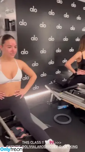 Mackenzie Ziegler / kenzie фото голая #0873