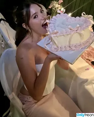 Mackenzie Ziegler / kenzie фото голая #0915