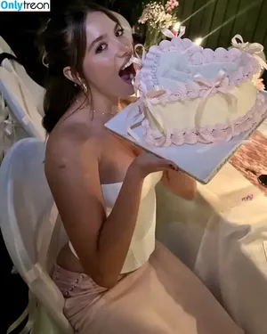 Mackenzie Ziegler / kenzie фото голая #0918