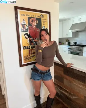 Mackenzie Ziegler / kenzie фото голая #0969