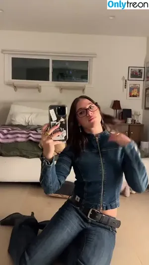Mackenzie Ziegler / kenzie фото голая #1355