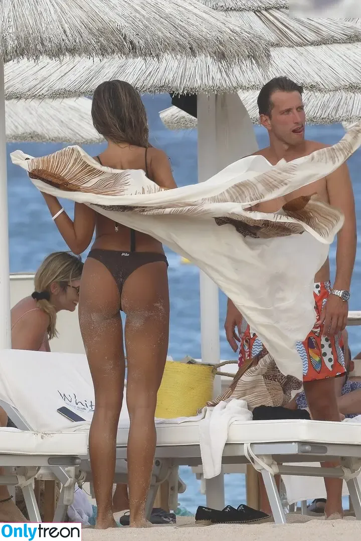 Madalina Diana Ghenea nude photo #0118 (officialmadalinaghenea)