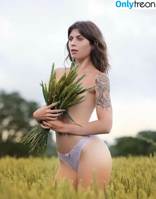 madame.clarisse nude photo #0014 (madameclarisse)