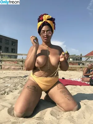 MadameNamio / lisaspliffson nude photo #0001