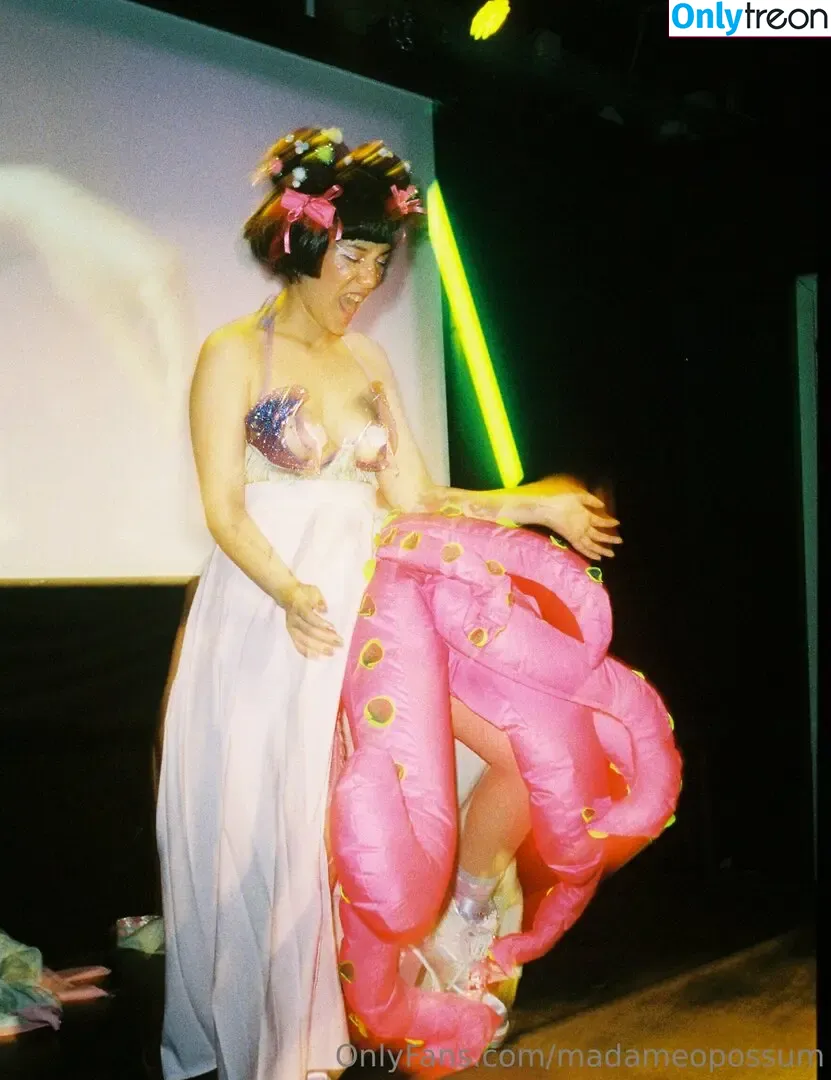 madameopossum nude photo #0017 (mademoiselleopossum_shop)