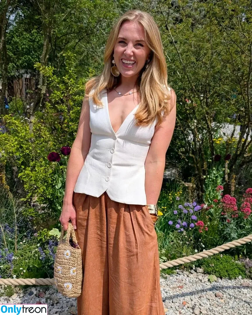 Maddie Moate nude photo #0033 (maddiemoate)
