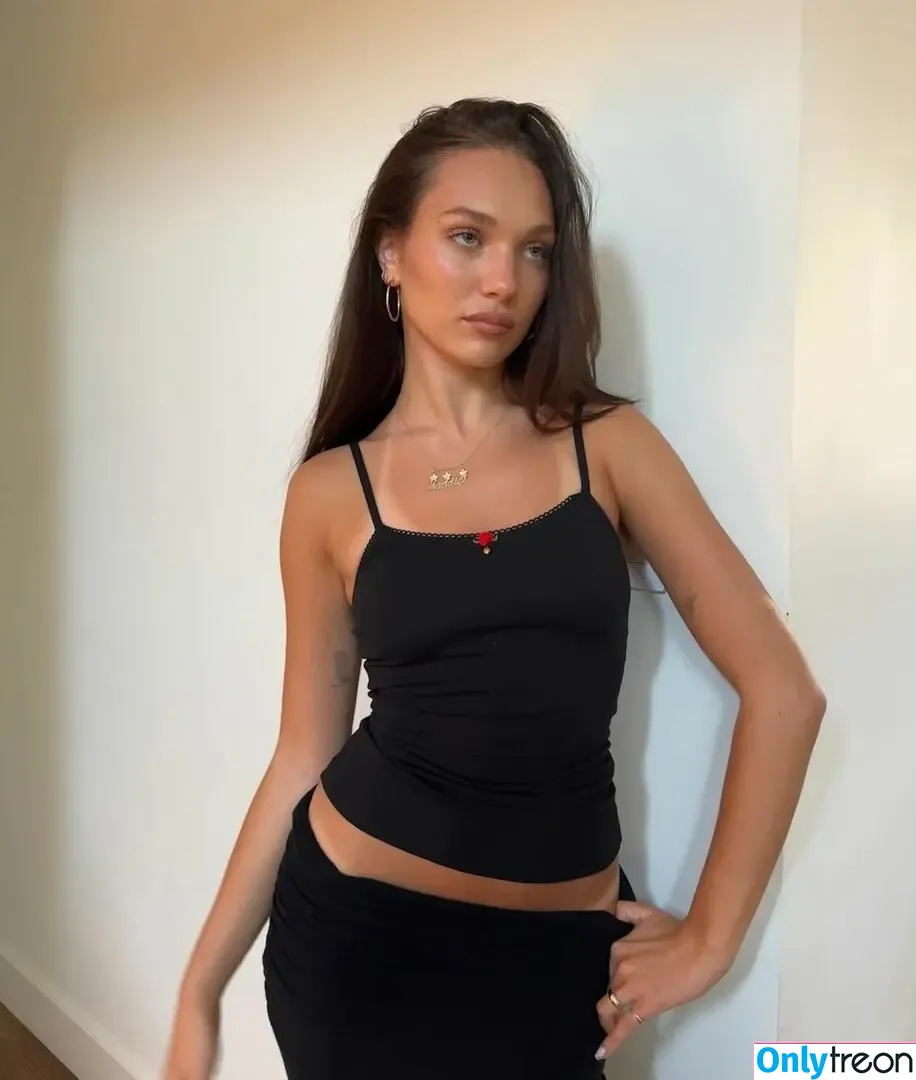 Maddie Ziegler nude photo #1293 (maddieziegler)