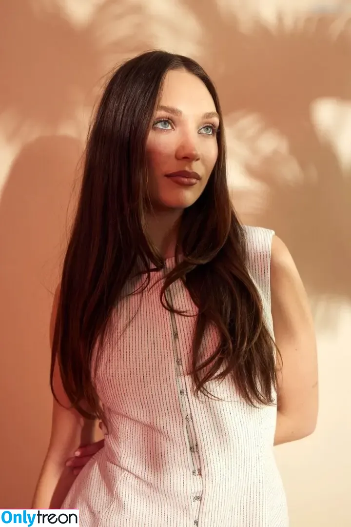 Maddie Ziegler голая photo #1326 (maddieziegler)