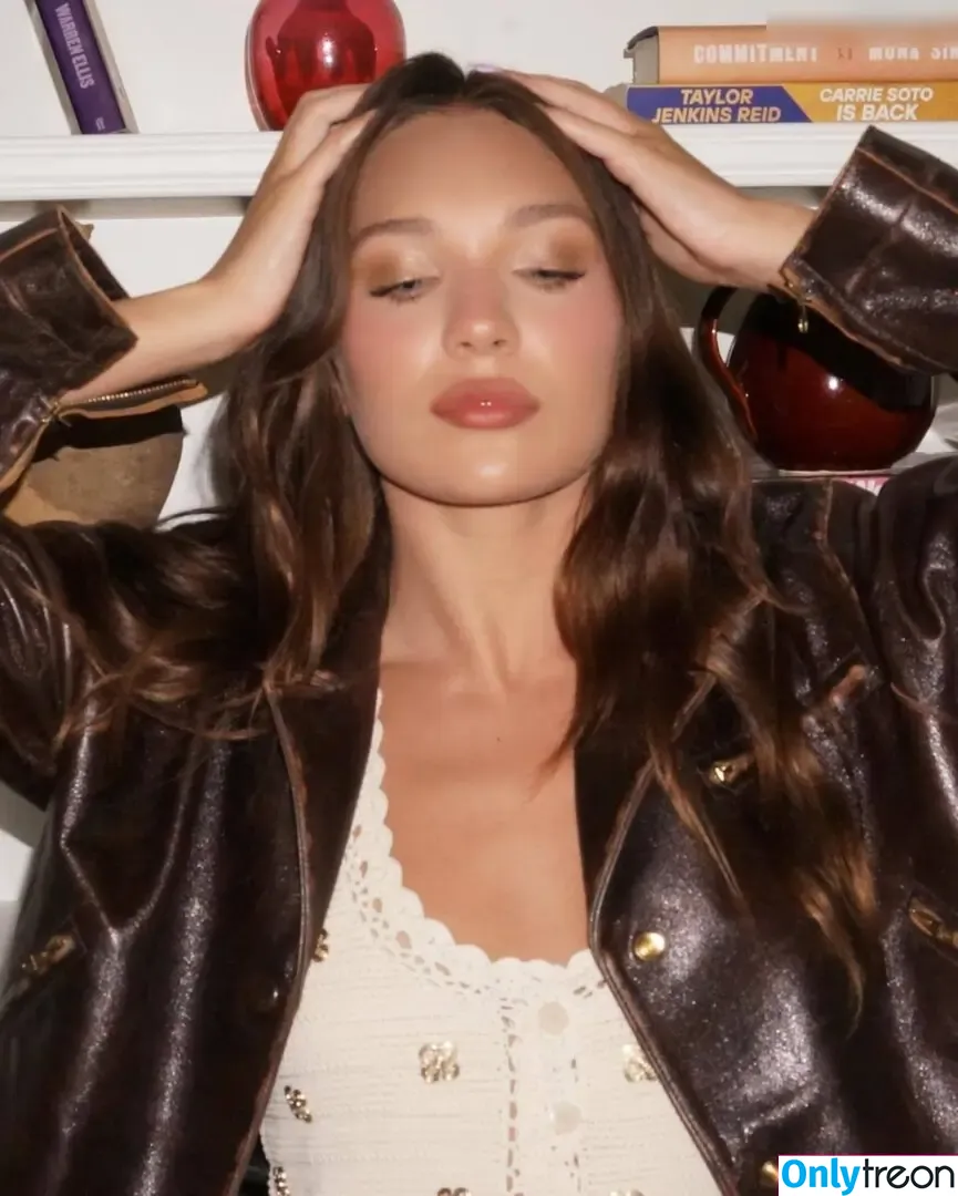 Maddie Ziegler nude photo #1351 (maddieziegler)
