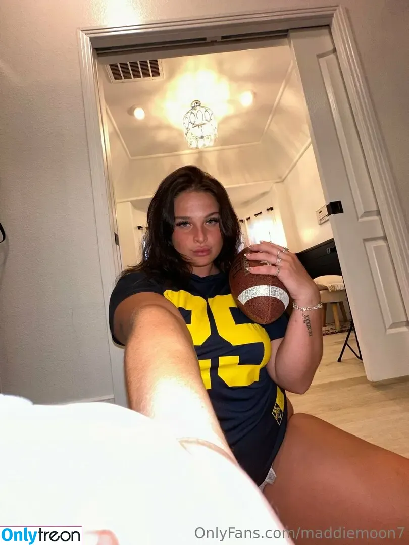 maddiemoon7 голая photo #0017 (maddiemoon7)