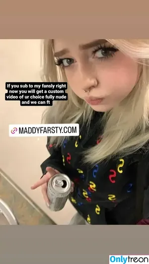 Maddyfarsty / Bxby_mays nude photo #0001
