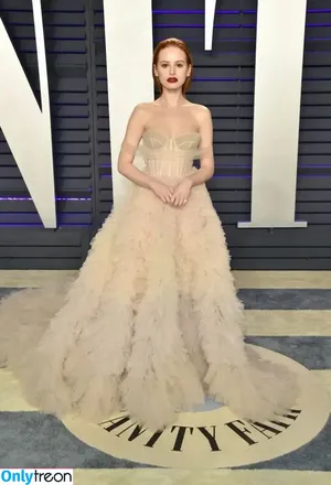 Madelaine Petsch / madelame фото голая #0101