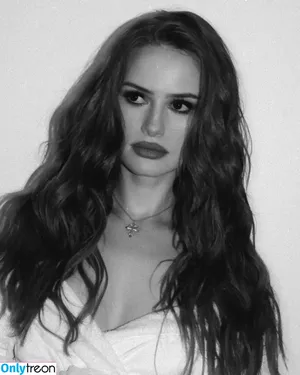 Madelaine Petsch / madelame фото голая #0122