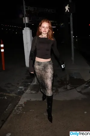 Madelaine Petsch / madelame фото голая #0199